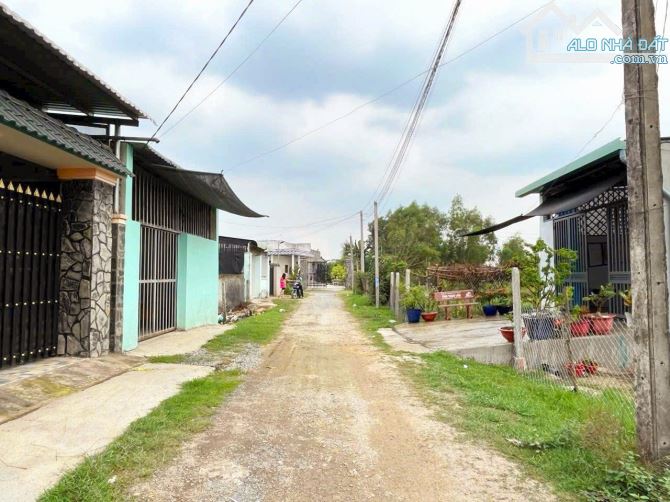 bán đất 5x42m (208m2) xã Mỹ Hạnh Bắc, Đức Hòa, Long An giá 1.55 tỷ, sổ riêng, thổ cư 100% - 2