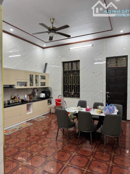 Bán nhà Thạch Bàn,Long Biên 3 tầng,93m,mt5m lô góc nhỉnh 13 tỷ - 2