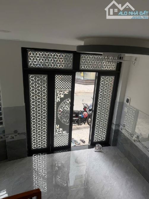 Bán nhà mặt tiền KD đỉnh - Đường nhựa 8m - 22m2 x 2 tầng ngay Bảy Hiền, Tân Bình - 3.x tỷ - 2