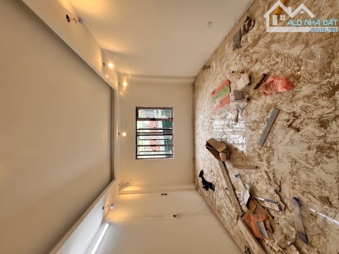 5 TỶ BÉ . BA GÁC TRÁNH XE MÁY  ĐỖ CỬA . GẦN Ô TÔ . LĨNH NAM .  35 M2 . 5 TẦNG . 3 NGỦ . - 2
