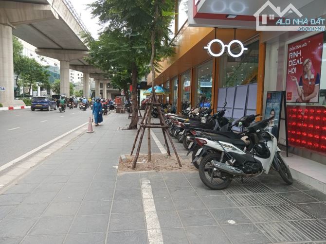 Bán nhà mặt phố Cầu Giấy - DT 462m2 - Mặt tiền 21m - Giá 253 tỷ - KD Cực Đỉnh. - 2