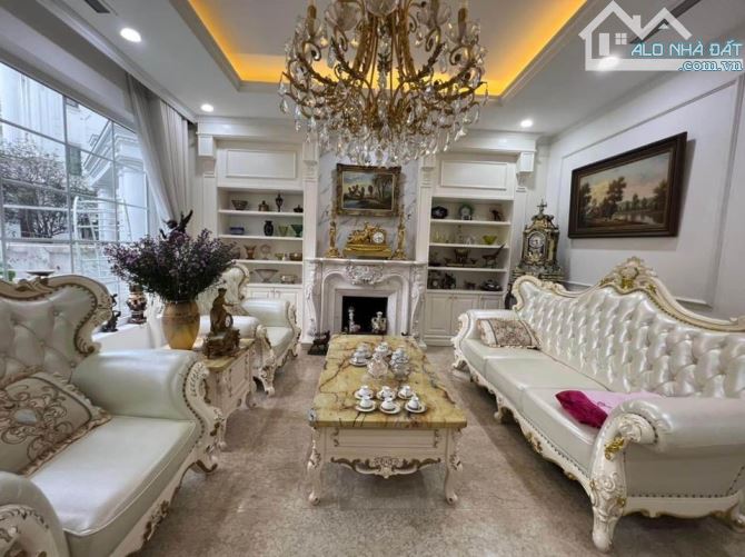 Bán Biệt Thự Công Viên Cầu Giấy  - Đường lớn 5 Ô tô tránh - 326,3m2 * 4T + 1 hầm - 95 tỷ - 3