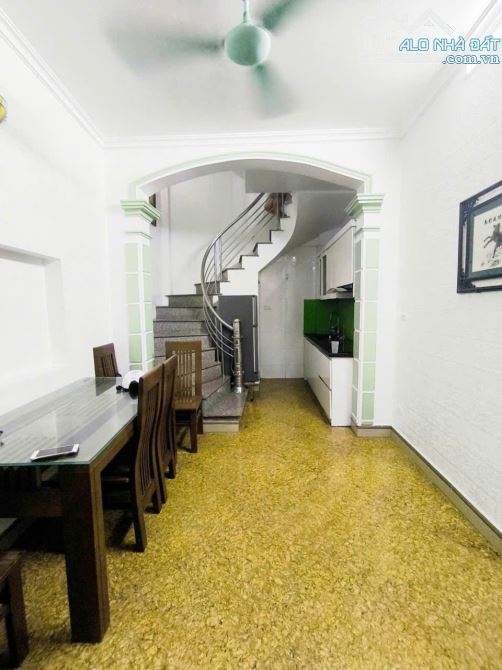 Cho thuê nhà nguyên căn 139 phố Tân Mai, P. Tân Mai, Q. Hoàng Mai. DT 30m x 5 tầng, giá - 3