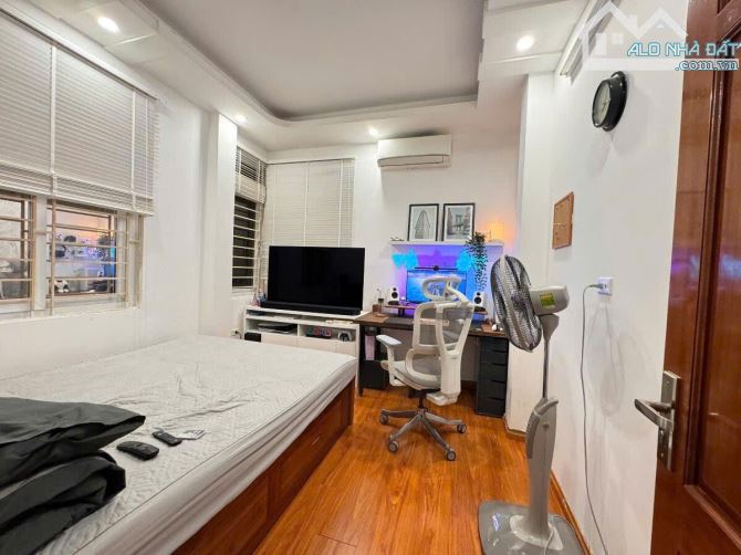 Hạ 500triệu Lô góc 15m ra mặt phố Pháo Đài Láng ngõ to 5 tầng 42m2 mới đẹp đầy đủ nội thất - 3