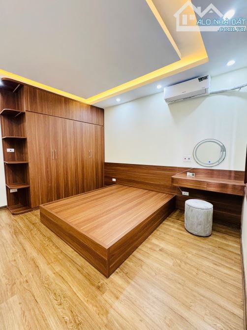 HOA LÂM-LONG BIÊN 31.8  m2X5T ,Ô TÔ ĐỖ CỔNG  GIÁ 6 TỶ XÍU CÓ THƯƠNG LƯỢNG Ở NGAY - 3