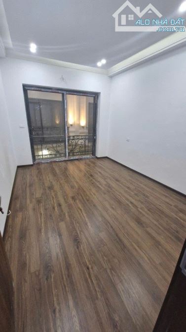 HÓT BÁN NHÀ PHỐ LAI XÁ 35M2 X 5 TẦNG Ô TÔ ĐỖ CỦA SỔ ĐỎ CHÍNH CHỦ GIÁ 5 2 TỶ - 3