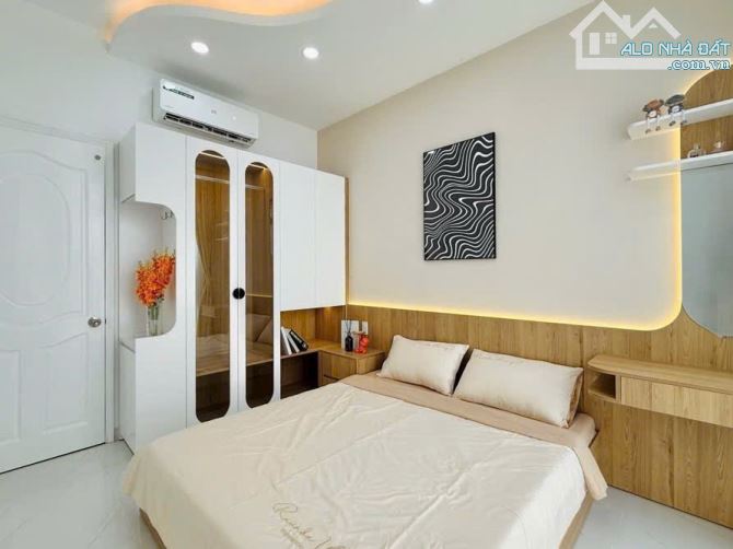NHÀ MỚI TRANG BỊ NỘI THẤT CAO CẤP THEO PHONG CÁCH HIỆN ĐẠI. NHÀ NỞ HẬU,NGUYỄN TƯ GIẢN.P12. - 3