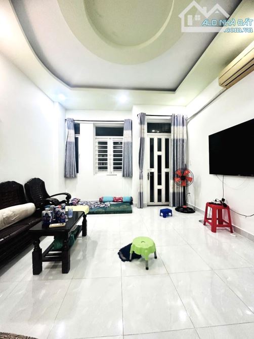 Bán nhà gần PHAN HUY ÍCH, CN 94m2, Hẻm 1 Trục, 3 Tầng, Sân xe, Sân Thượng, 7 Tỷ x - 3