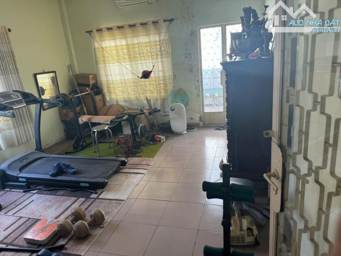 1 ĐỜI CHỦ LÊ QUANG ĐỊNH 2 MẶT TIỀN - 2 TẦNG 202M2 NGANG 9M5 NỞ HẬU - HẺM XE HƠI VÔ NHÀ - K - 3