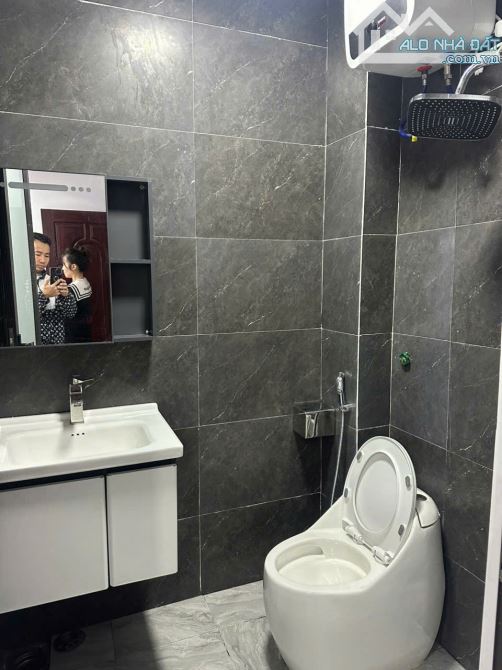 Bán nhà 4 tầng cực đẹp mặt đường Tô Vũ, Văn Cao, Hải Phòng - 3