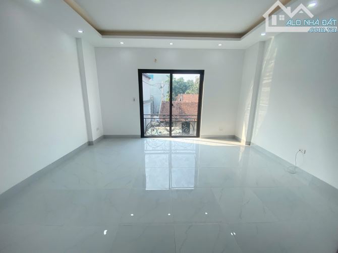 Nhà trong đê ngõ rất rộng, 41m2 xây 3,5 tầng mới cứng,vị trí cực đẹp, giá rẻ nhất trong đê - 3