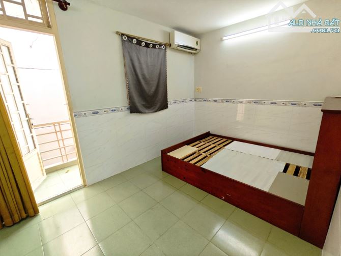 Quận 3 - 1 căn ra mặt tiền Trường Sa - 31.8m2 (4.1x8) - 4 tầng BTCT - 5.x tỷ - 3