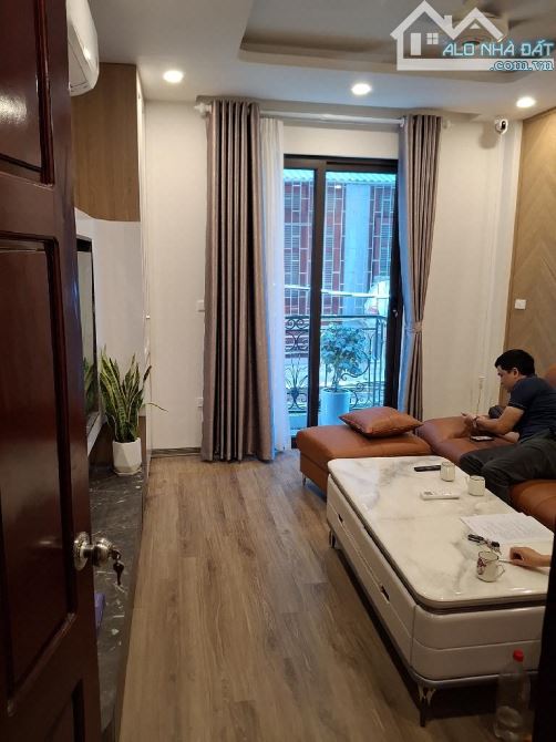 41M, 13 TỶ HƠN - NGÕ THÔNG Ô TÔ, 40M RA PHỐ, NHÀ ĐẸP 5 TẦNG DÂN XÂY - CẦU GIẤY - 3