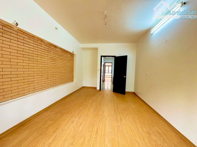 Bán nhà PL Nguyễn Khánh Toàn- 60Mx4T- 2 thoáng vĩnh viễn- oto tránh dừng đỗ.Giá 18.3 ty - 3