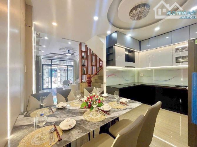 Bán nhà 3 tầng Cù Chính Lan Thanh Khê Đà Nẵng. Dt 72m2 ngang 4,5m. Giá 5,x tỷ - 3