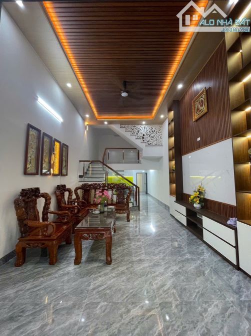 Bán nhà 3 tầng Full nội thất đường Cù Chính Lan, tặng kèm 1 nhà 3 tầng. Giá 5,4 tỷ - 3