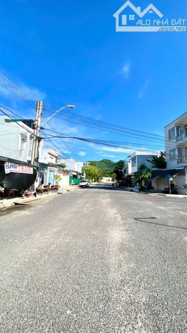 Chỉ 4,8 tỷ có ngay lô đất đẹp 2 mặt tiền Đường rộng 16m, cách biển 1 phút 80m2 - 3