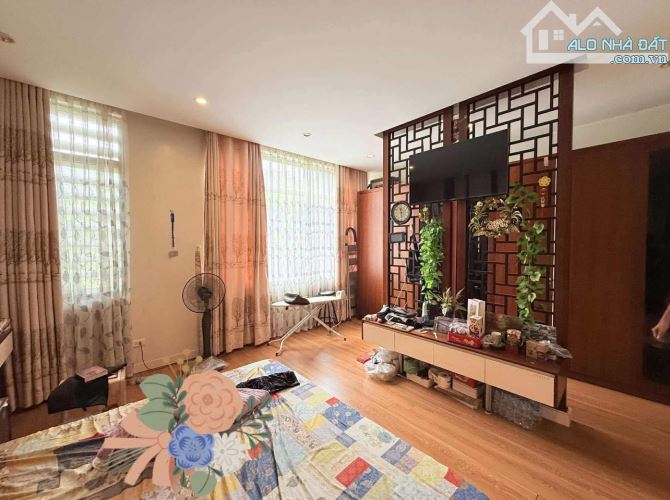 🔥NHÀ GẦN PHẠM NGỌC THẠCH 62m2 MT RỘNG, LÔ GÓC Ô TÔ ĐỖ CỬA, TRƯỚC NHÀ THOÁNG, KINH DOANH - 3