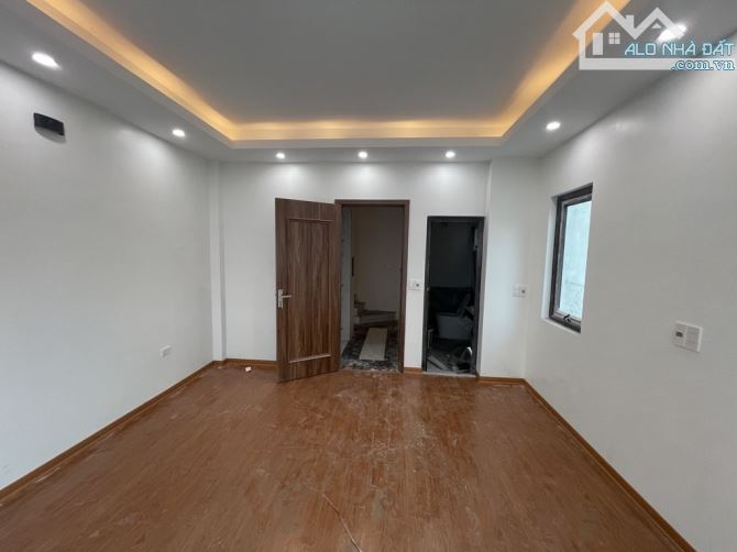 *NHÀ MỚI _ Ô TÔ - 6 TẦNG THANG MÁY_ DT 31,3/35 M2 - MT 3,9M_ ĐẠI CÁT - BẮC TỪ LIÊM. - 3