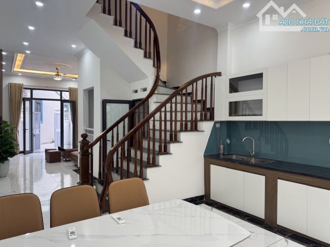 bán căn nhà Ngã Ba Lạc Thị Ngọc Hồi 61m-5 tầng, ô chờ thang máy chỉ == hơn 6 đồng - 3