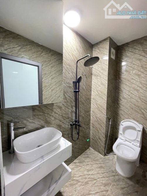 bán nhà phố nguyễn sơn - phân lô - 2 mặt tiền - Nhà đepj - 43m2 - 5 tầng - giá : 11.45 tỷ - 3