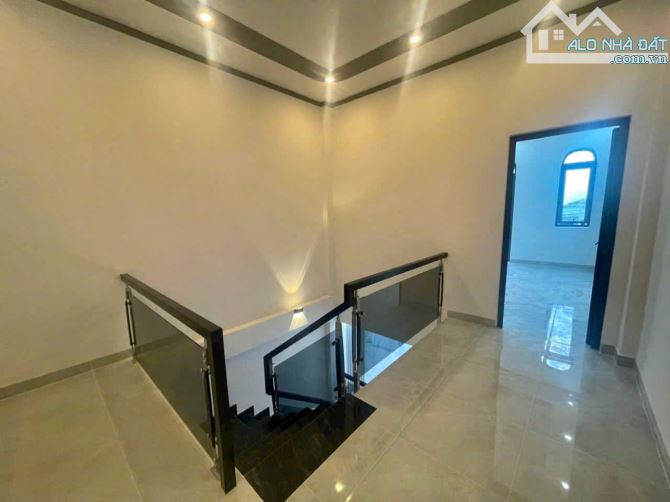 CẦN BÁN GẤP CĂN NHÀ 1 TRỆT 1 LẦU - CUỐI ĐƯỜNG ĐỒNG KHỞI - 3