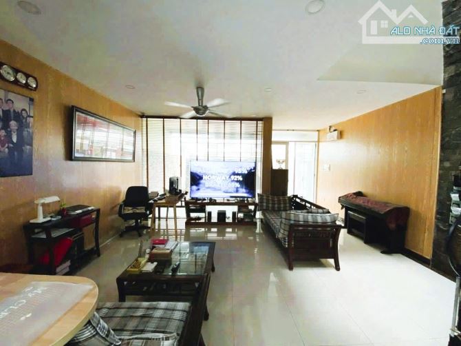 BÁN NHÀ Quận 2 - KDC ĐÔNG THỦ THIÊM Khu Nguyễn Duy Trinh gần chợ Tân Lập Gara 3Tầng 6mx18m - 3