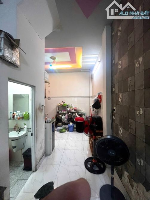 NGAY LÊ VĂN QUỚI SÁT NGÃ TƯ BỐN XÃ - NHÀ 3 TẦNG - HẺM XE HƠI- 41M2 (4.05x10). CHỈ 5 TỶ XÍU - 3