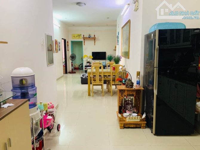 Cần bán căn hộ 2 phòng ngủ ở Sacomreal 584, diện tích 79m2, sổ hồng đầy đủ, giá bán 3.190 - 3
