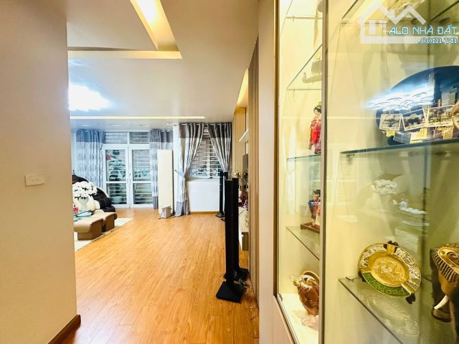 Bán nhà phân lô Lạc Trung,80m x 6 tầng giá 24 tỷ,gara ô tô,dân trí cao,nhà đẹp ở ngay - 3