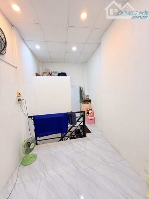 Hẻm 72 Huỳnh Văn Bánh, Phú Nhuận, 2 tầng, 2 WC, 1 phòng ngủ, chỉ nhỉnh 2 tỷ - 3