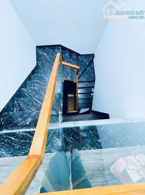 Nhà hẻm 1 sẹc, 53m2, đúc 3 tầng, cực đẹp, P Khánh hội, nhỉnh 5 tỉ - 3