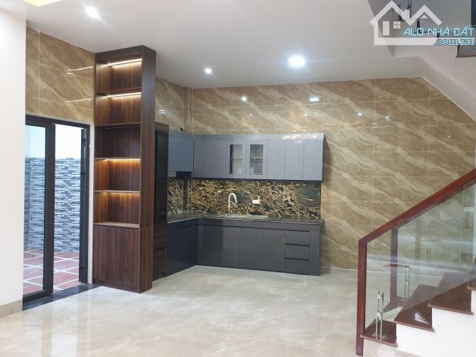 BÁN NHÀ ĐẸP 3.45 TỶ 3 TẦNG 76M2 CÓ SÂN Ô TÔ NGÕ ĐƯỜNG THANH BÌNH - 3