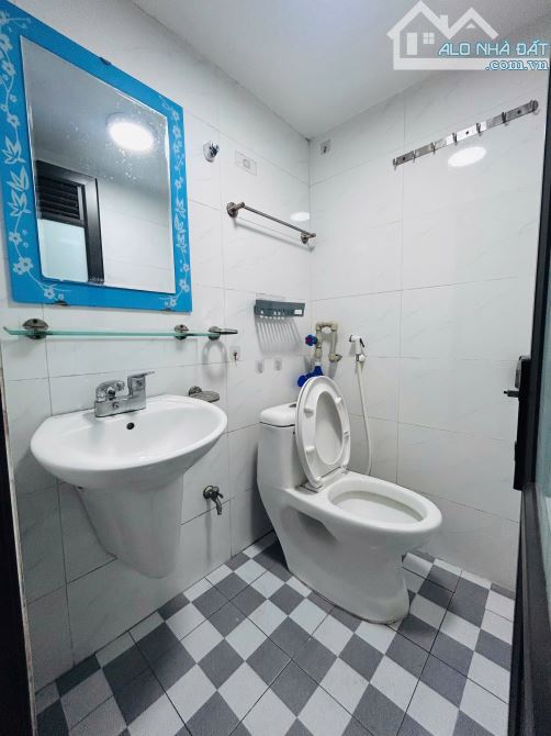 Cho Thuê CCMN Ngõ 322 Mỹ Đình Nam Từ Liêm 25m2 Gác Xép Ban Công Cửa Sổ Thang Máy Gần Chợ - 3
