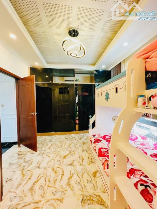 NHÀ MẶT TIỀN ĐƯỜNG SỐ 16 QUẬN 4 – NHÀ THIẾT KẾ 5 TẦNG NHƯ CUNG ĐIỆN- FULL NỘI THẤT - NHỈNH - 3