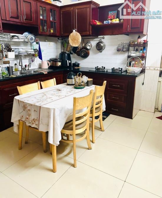 3 TẦNG - 82M2 - 2 MẶT HẺM 6M GẦN MẶT TIÊN- 10 PN - 10 WC - VỪA Ở VỪA CÓ THU NHẬP - 3
