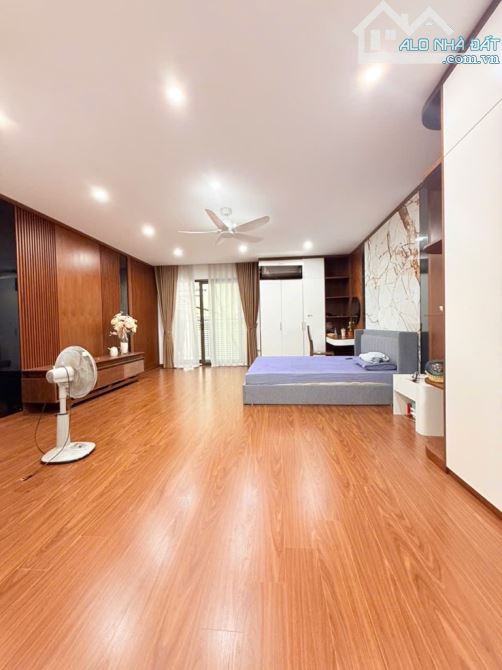 120 tỷ /246 m2/ 8.2 M tiền/ 7 tầng / Mặt Phố Hồng Hà