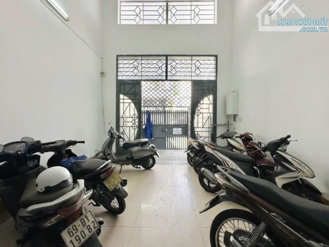 NHÀ PHỐ 3 TẦNG - DIỆN TÍCH 90M2 - TIỆN NGHI HIỆN ĐẠI - GẦN NHIỀU TRƯỜNG ĐẠI HỌC! 🔥 - 3