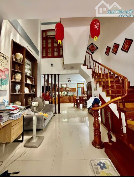 👉 NHÀ 3 TẦNG - NỘI THẤT GỖ SANG XỊN MỊN - VỊ TRÍ VIP - ĐƯỜNG NÚI THÀNH - SÁT DUY TÂN - 3