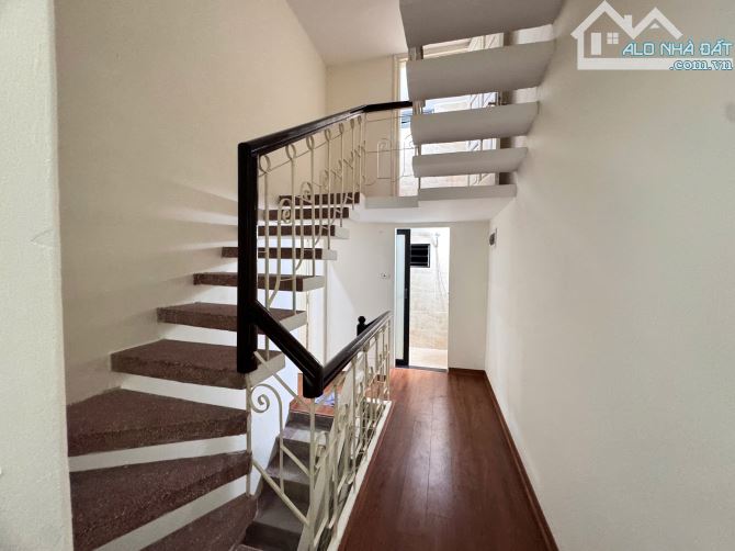 Cho thuê nhà ngõ 113 phố Nguyễn Bình Khiêm, Phường Nguyễn Du, Hai Bà Trưng. DT 70m x 4 - 3