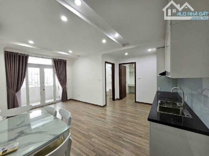 BÁN CHUNG CƯ CẦU GIẤY 3 MẶT THOÁNG 1 PHÚT RA ĐƯỜNG CẦU GIẤY 65M2 2 NGỦ GIÁ CHỈ HƠN 4 TỶ - 4