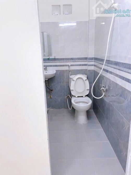 KHU TRUNG TÂM HÀNH CHÍNH P12Q4  SÁT ĐƯỜNG XE HƠI CHẠY CÁCH 1 BƯỚC CHỈ CÒN 1 CĂN DUY NHỨT - 4