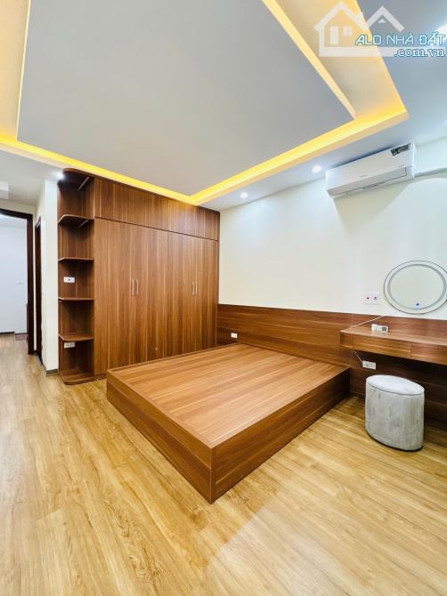 HOA LÂM-LONG BIÊN 31.8  m2X5T ,Ô TÔ ĐỖ CỔNG  GIÁ 6 TỶ XÍU CÓ THƯƠNG LƯỢNG Ở NGAY - 4