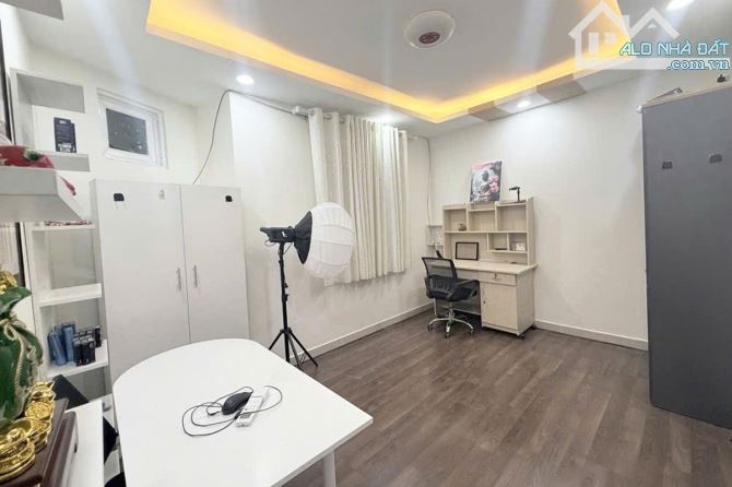 Bán nhà Đoàn Thị Điểm, Xe hơi, 25.8m² (4m x 7m), 5 phòng ngủ, 5 Tầng - Giá 7.7 tỷ TL - 4