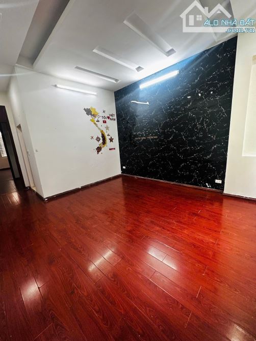 Cho thuê nhà ngõ 31 phố Trần Quốc Hoàn. Diện tích 60m2 x 5 tầng ô tô đậu cửa - 4