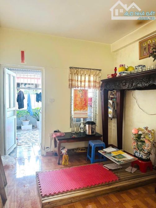 BÁN GẤP CĂN NHÀ HOA BẰNG DT 35M, 5T, MT 3.5, GẦN Ô TÔ GIÁ CHÀO 6.8 TỶ - 4