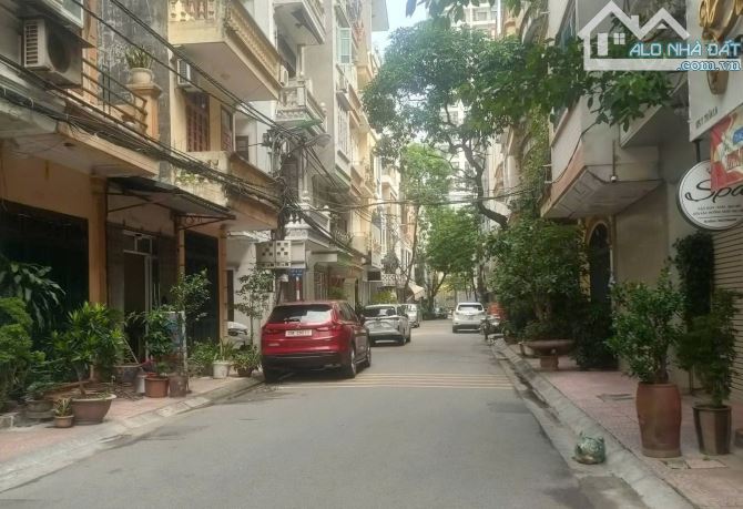 BÁN NHÀ XUÂN LA 58m2 × MT 5m. HAI THOÁNG - GARA Ô TÔ - 2 Ô TÔ TRÁNH ĐỖ TRƯỚC NHÀ - 4