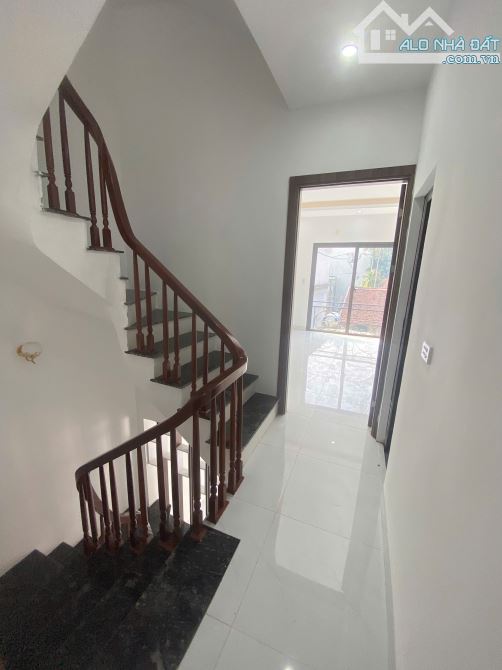 Nhà trong đê ngõ rất rộng, 41m2 xây 3,5 tầng mới cứng,vị trí cực đẹp, giá rẻ nhất trong đê - 4