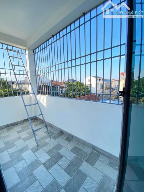 Nhà trong đê diện tích rộng, full nội thất, ngõ rộng ô tô vào dc ,40m2 giá chỉ hơn 3 tỉ - 4