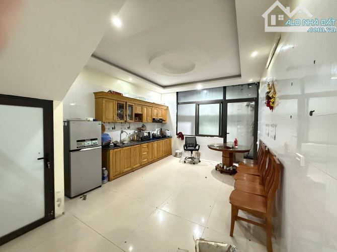 Bán nhà 4 tầng, ôtô đỗ cửa tại phố Kiều Sơn. Vị trí đẹp khu dân cư an ninh - 4